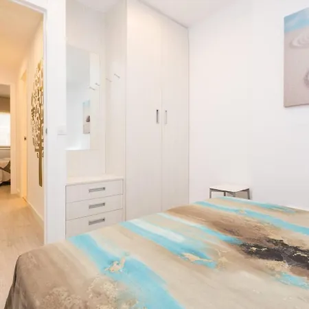 Uhc Carlos V Apartment Salou